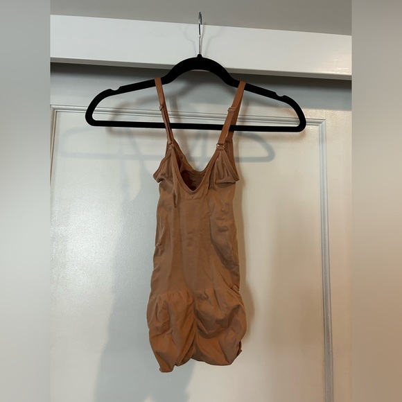 NWOT SKIMS Sculpting Bodysuit w/ Snaps in Ochre Size S/M Seamless Nude - Picture 4 of 6
